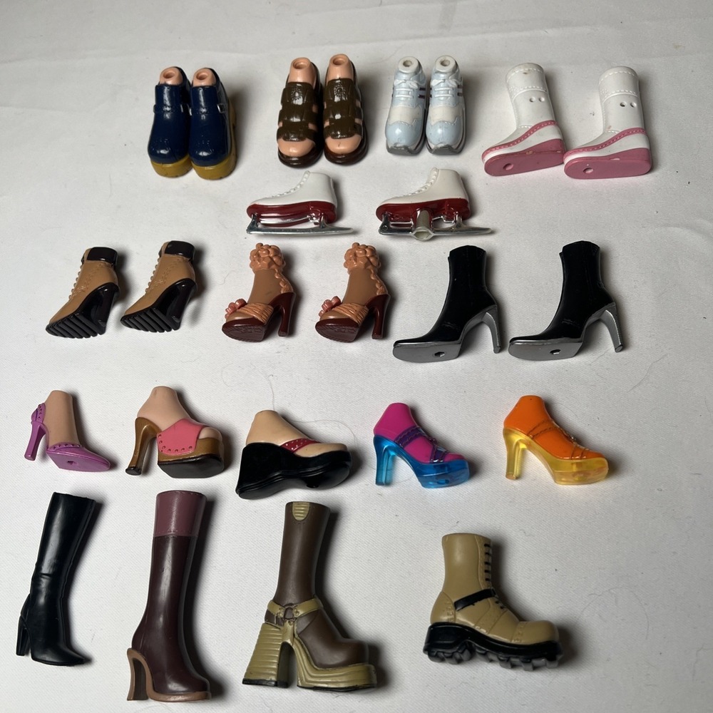 Bratz Shoes / Boots / Ice Skates Lot - 8 Pair  & 9 Singles